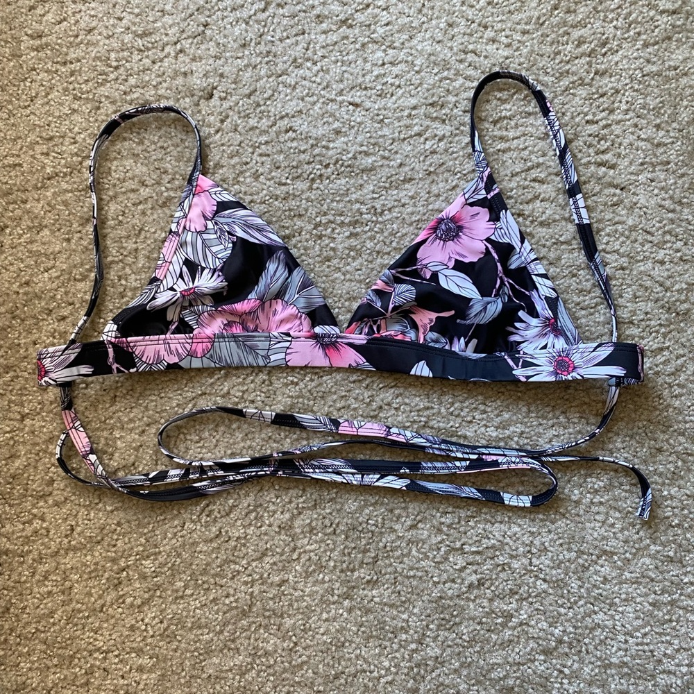 Kulani Kini’s Reversible Daisy Triangle Top